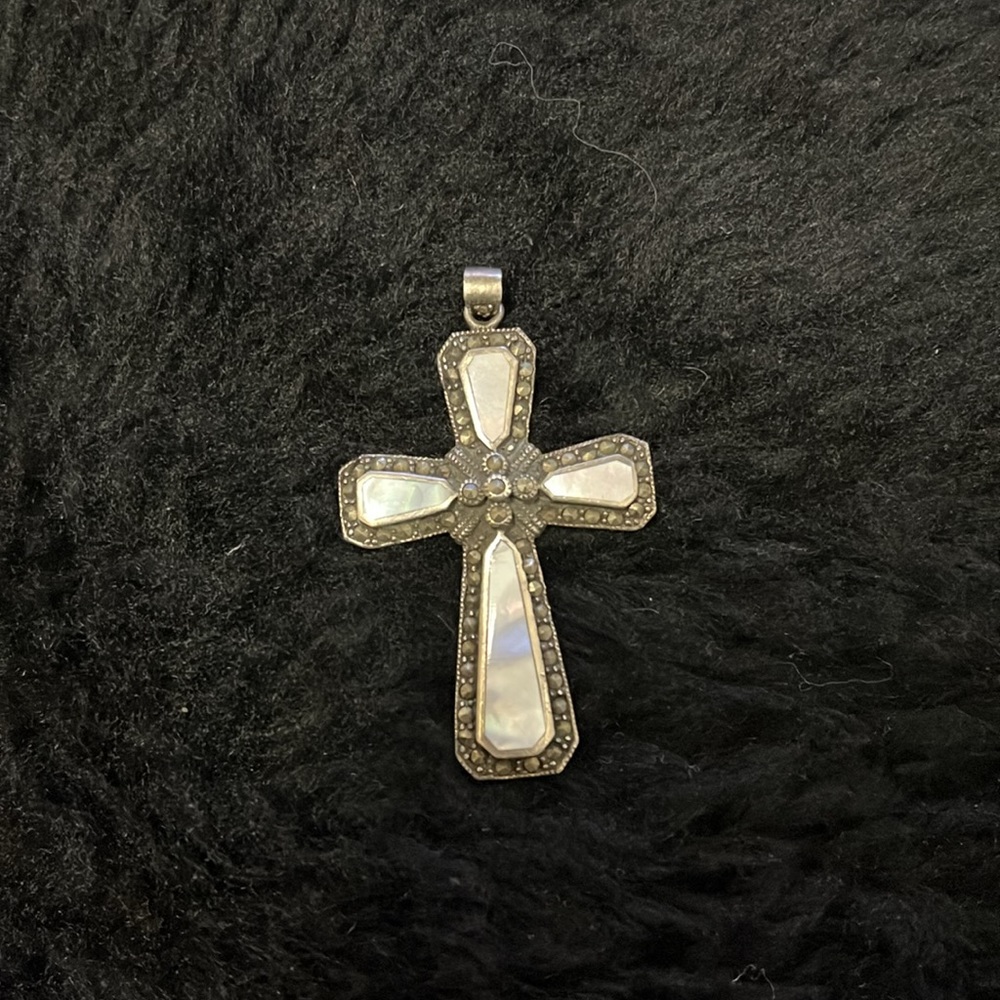 Mother of Pearl & 925 Stamped Sterling Silver Cross - Picture 8 of 17